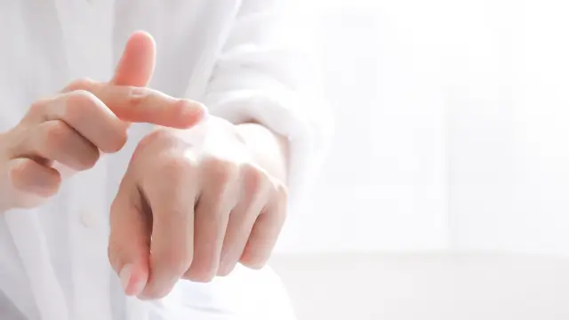 美容液の正しい使い方を完全解説！効果的な塗り方・順番・適量は？