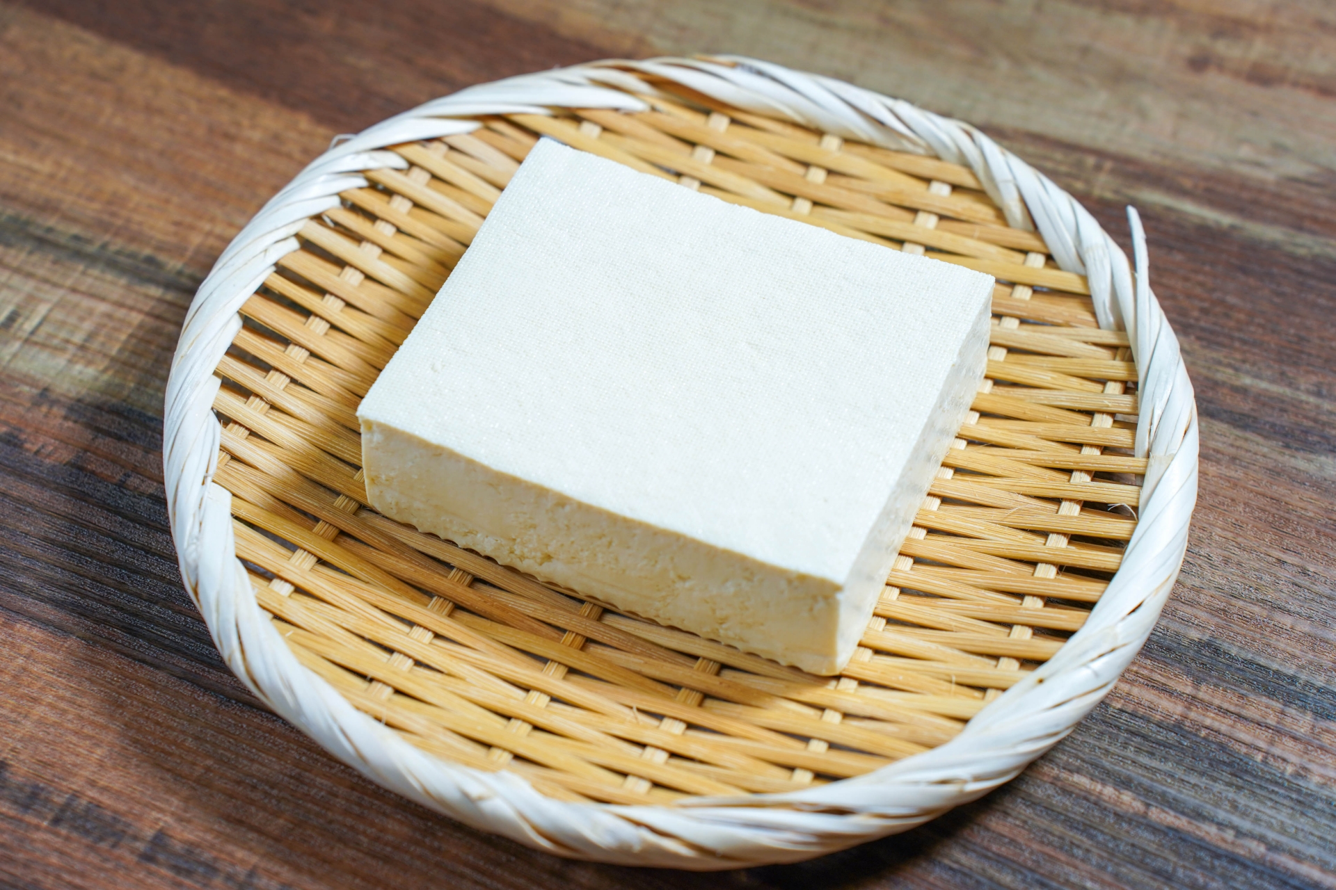 セラミドを含む食品の代表例として紹介されている豆腐の写真。
