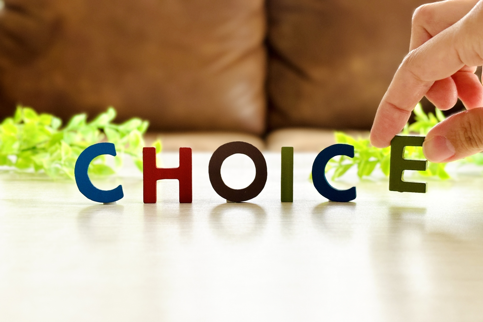 カラフルな文字ブロックで「CHOICE」のイメージ