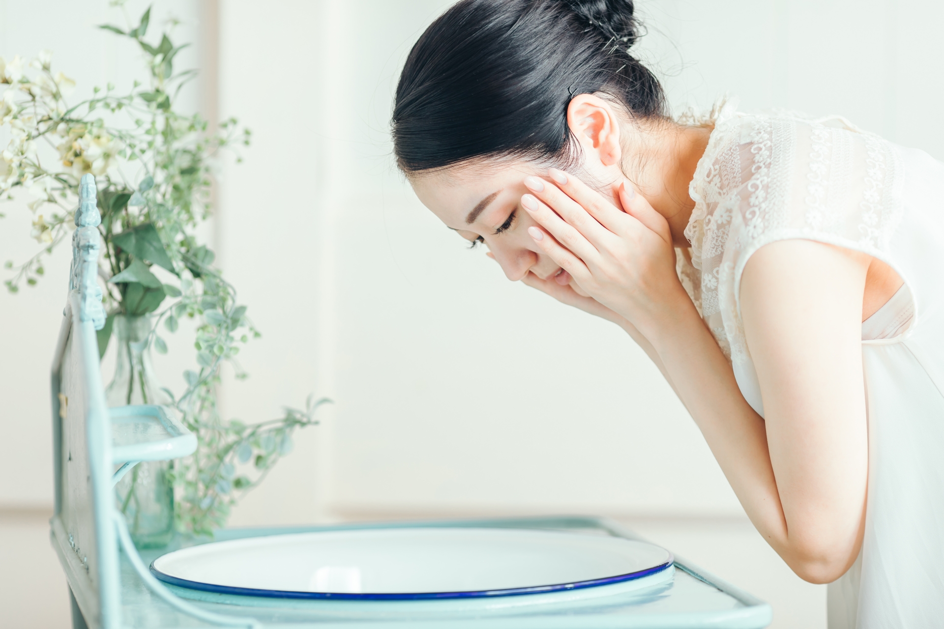クレンジングしないとどうなる?肌トラブルの原因と健やかな肌へ導くクレンジング方法を解説